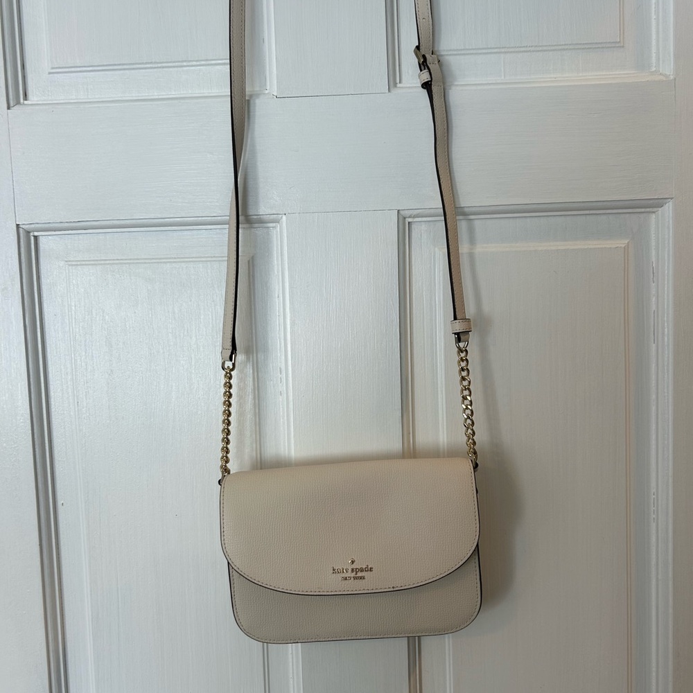 Kate Spade Ivory Crossbody Bag with Gold Chain - Picture 2 of 5